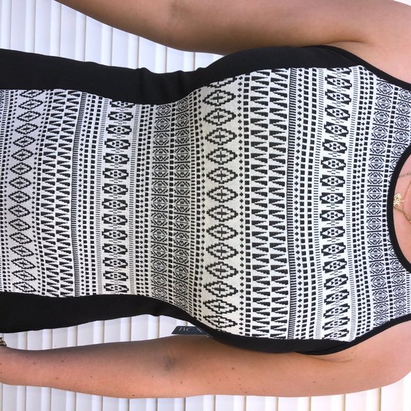 pattered, fitted dress from my closet - Picture 3 of 3